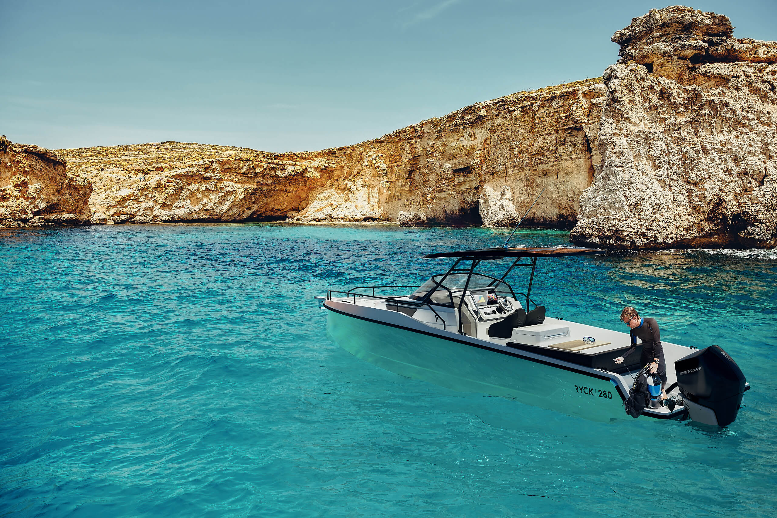 powerboat, weekender, daycruiser, outboard, bathing platform, launchpad