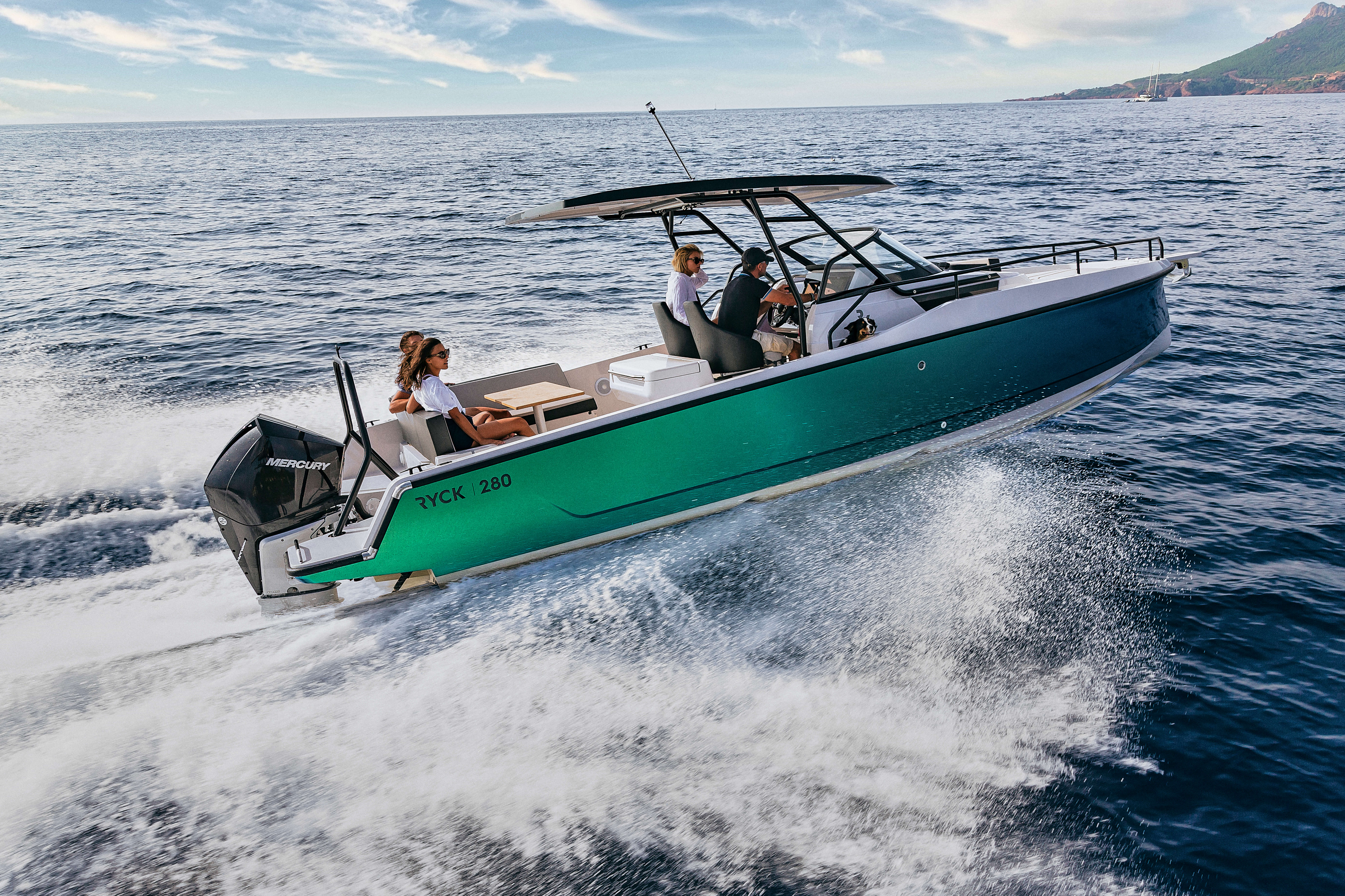 Les composants de haut niveau du poste de pilotage font des manœuvres et de la navigation un jeu d'enfant.